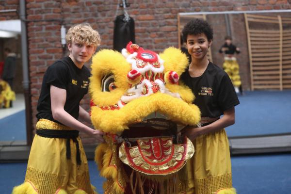 比利时“老外”的中国舞龙舞狮情 比利时“老外”的中国舞龙舞狮情