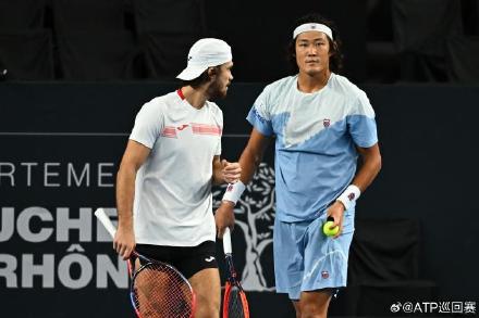 新突破！张之臻马哈奇夺得巡回赛男双首冠