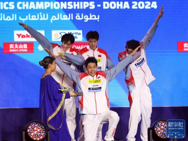 游泳世锦赛丨中国队男子4X100米自由泳接力夺冠 潘展乐破世界纪录