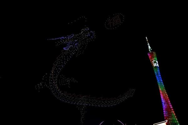 很多人拍到了！广州上空现巨型……