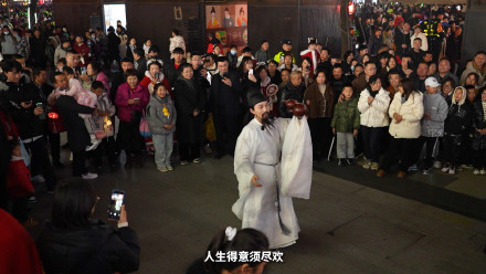 震撼落泪!春晚千人齐诵将进酒后劲太大了 震撼落泪!春晚千人齐诵将进酒后劲太大了