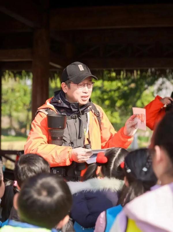 历史新高！西湖边这群“大明星”，很多人天天围着...