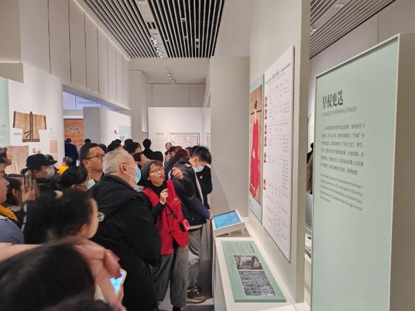 博物馆志愿者:陪观众过好“文化年” 博物馆志愿者:陪观众过好“文化年”