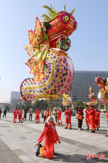 非遗高龙舞动新春