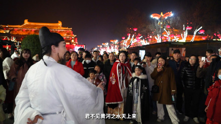 震撼落泪!春晚千人齐诵将进酒后劲太大了 震撼落泪!春晚千人齐诵将进酒后劲太大了