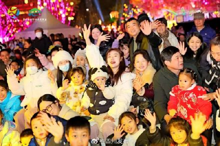 假期第二天,成都A级旅游景区接待游客超过150万人次 假期第二天,成都A级旅游景区接待游客超过150万人次