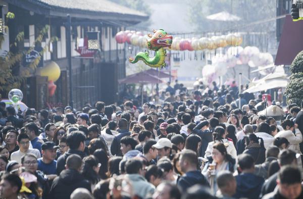 锦绣中国年丨千年古镇人气十足 锦绣中国年丨千年古镇人气十足
