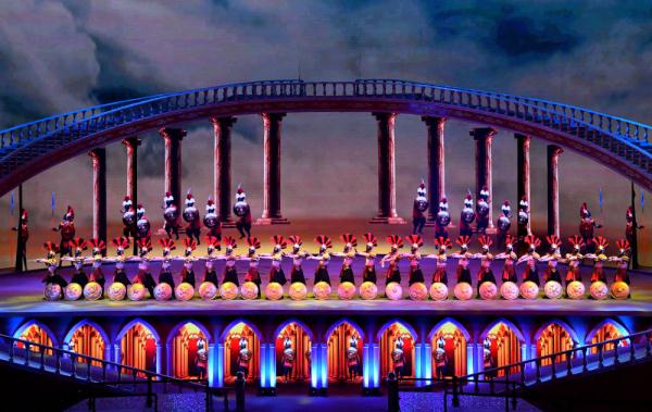 西安:会“跑”的实景演艺 展现古丝路文化 西安:会“跑”的实景演艺 展现古丝路文化