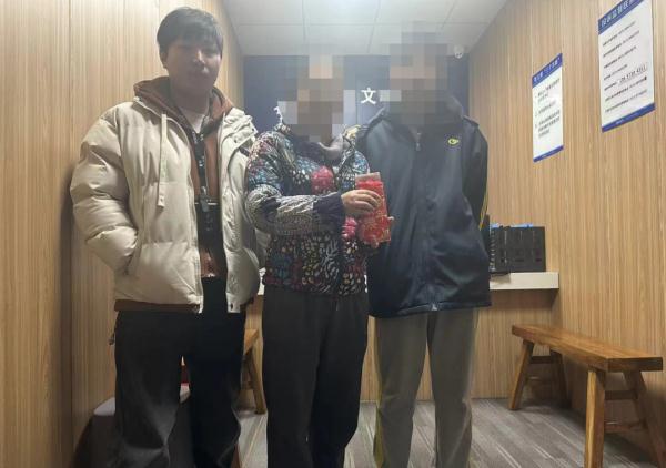 老人刚取了10000多元准备发红包，结果…