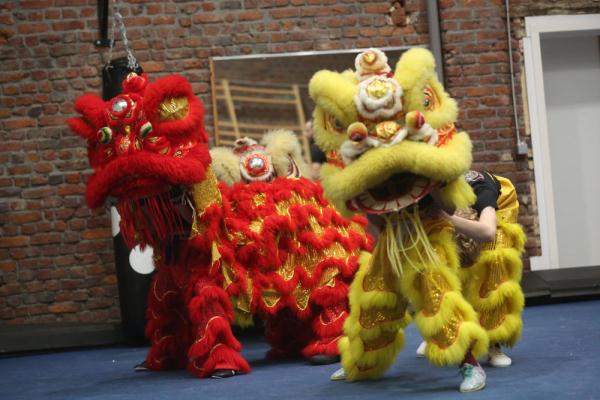 比利时“老外”的中国舞龙舞狮情 比利时“老外”的中国舞龙舞狮情