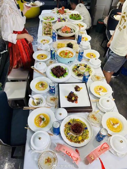 26岁小伙做私厨月入5万 26岁小伙做私厨月入5万