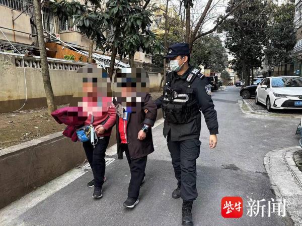 惊险！80岁老人误入立交桥迷路，南京特警及时发现忙救助