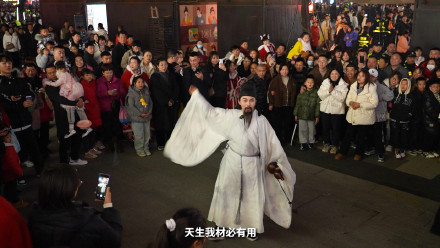 震撼落泪!春晚千人齐诵将进酒后劲太大了 震撼落泪!春晚千人齐诵将进酒后劲太大了