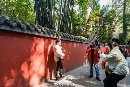 假期第二天,成都A级旅游景区接待游客超过150万人次 假期第二天,成都A级旅游景区接待游客超过150万人次