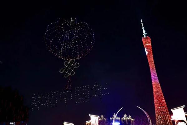 很多人拍到了！广州上空现巨型……