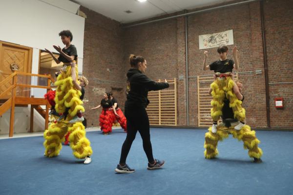 比利时“老外”的中国舞龙舞狮情 比利时“老外”的中国舞龙舞狮情