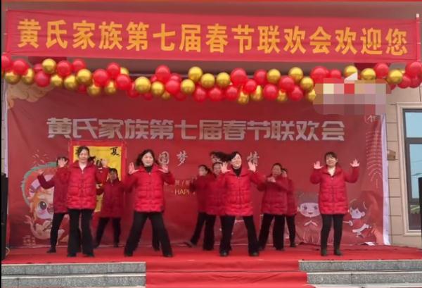 湖南一家族连续7年表演节目办春晚，网友：一整个羡慕住了！