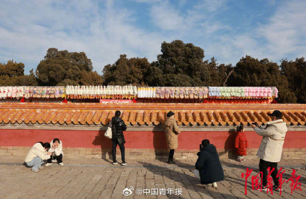 在北京过年：地坛庙会首日人山人海