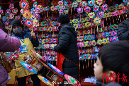 在北京过年：地坛庙会首日人山人海