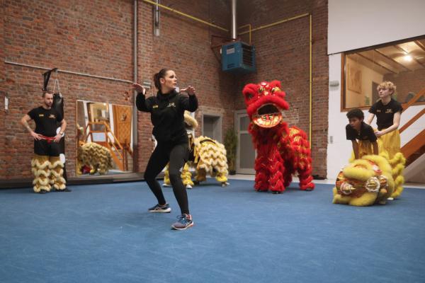 比利时“老外”的中国舞龙舞狮情 比利时“老外”的中国舞龙舞狮情