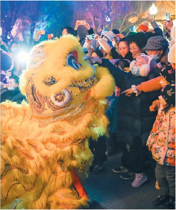 企鹅拜年、赏杜鹃、看花灯……看大连“花式”过年 企鹅拜年、赏杜鹃、看花灯……看大连“花式”过年