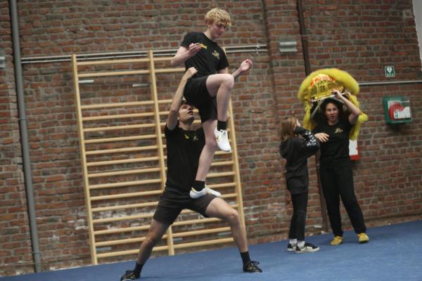 比利时“老外”的中国舞龙舞狮情 比利时“老外”的中国舞龙舞狮情