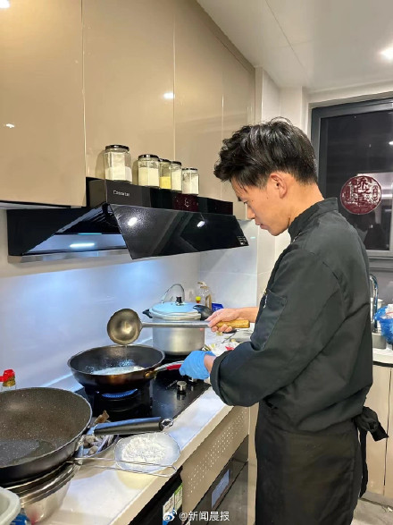 26岁小伙做私厨月入5万 26岁小伙做私厨月入5万