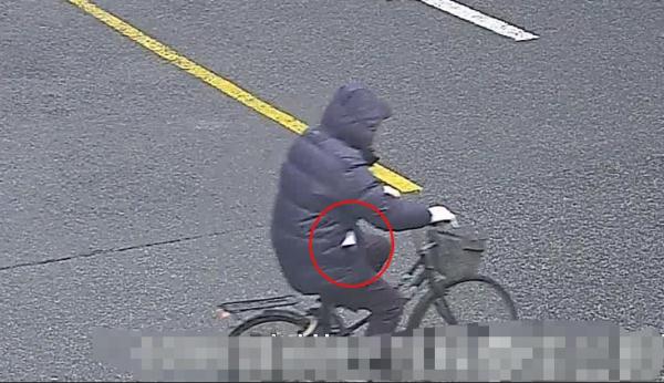 老人刚取了10000多元准备发红包，结果…