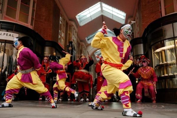 不止“快闪”! 龙年国家级非遗英歌首秀伦敦