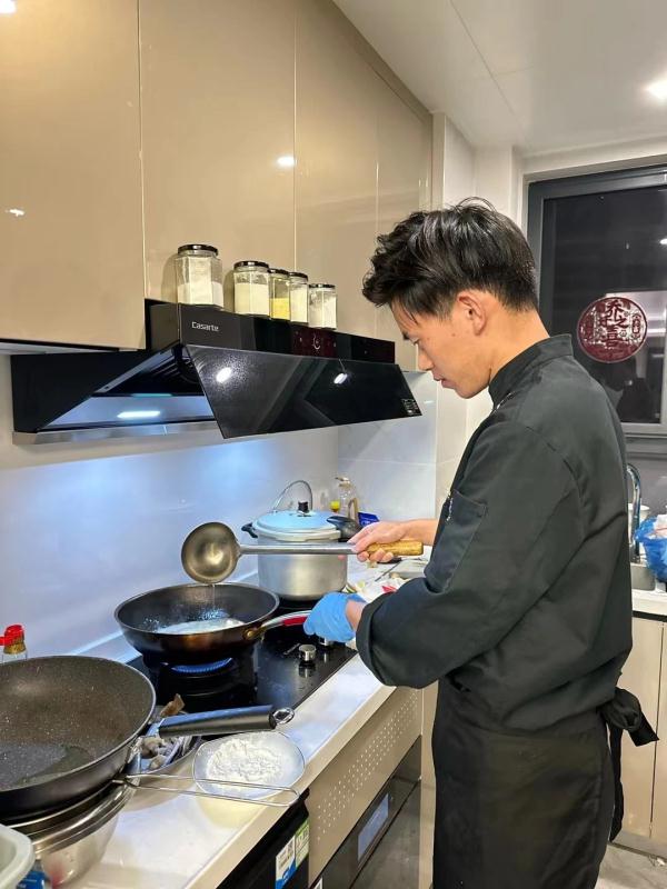 订单爆满，排到3月份！26岁小伙转行做私厨，最高月入5万+🤩