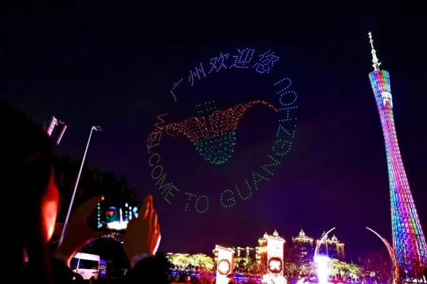 很多人拍到了！广州上空现巨型……