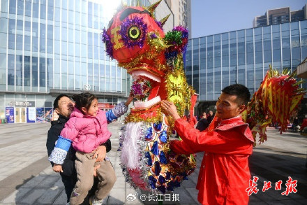 非遗高龙舞动新春