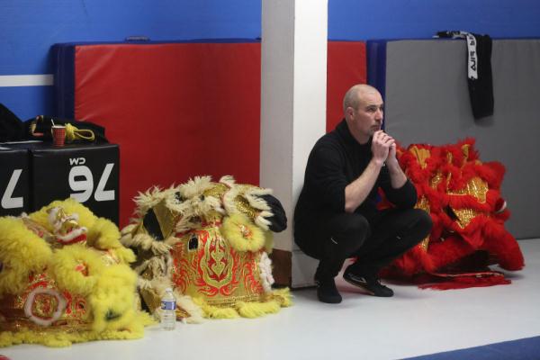 比利时“老外”的中国舞龙舞狮情 比利时“老外”的中国舞龙舞狮情