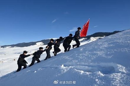 戍边民警节日期间开展边境辖区巡逻 戍边民警节日期间开展边境辖区巡逻