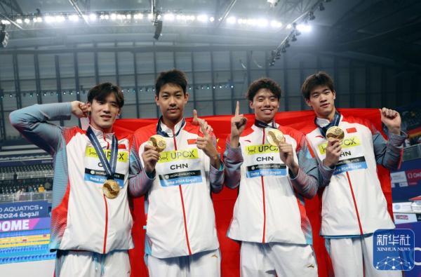 游泳世锦赛丨中国队男子4X100米自由泳接力夺冠 潘展乐破世界纪录
