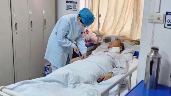 除夕夜，只有1名患者的住院部，11位医护在守护