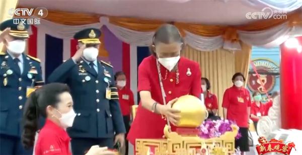 中国春节出国更“出圈” 正成为递给世界的一张文化名片