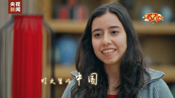 爱上中国风丨从家乡唱到春晚的埃及女孩