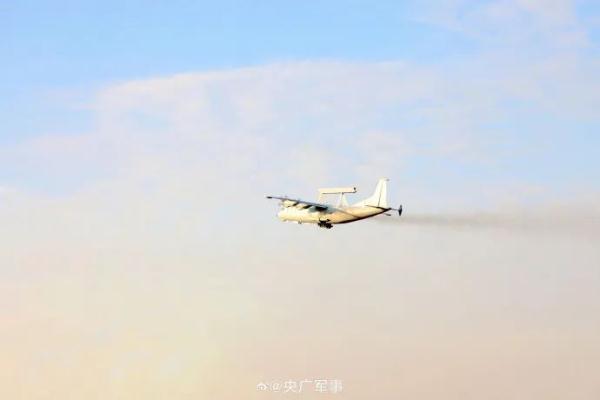 致敬！万家团圆背后的坚守