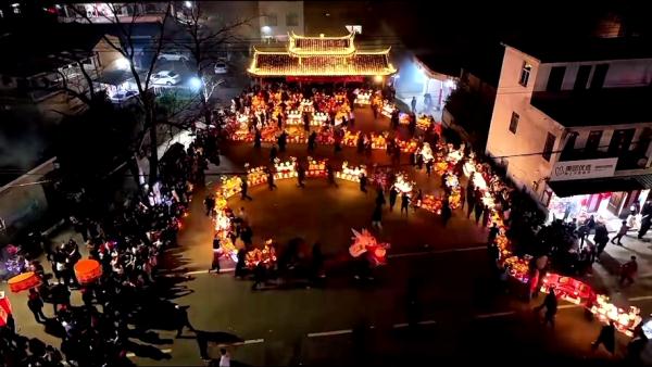 福建连城：璧洲村龙灯巡游古俗闪耀新春夜