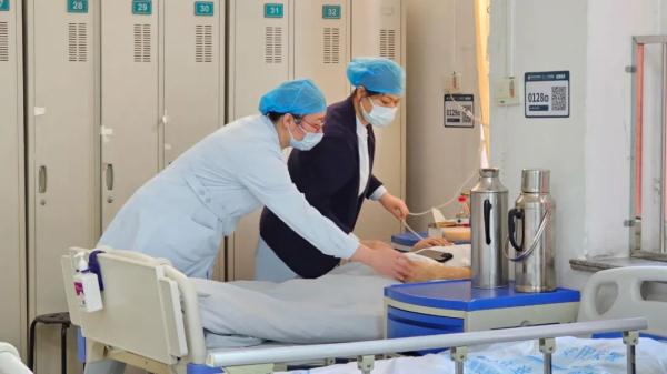 除夕夜，只有1名患者的住院部，11位医护在守护