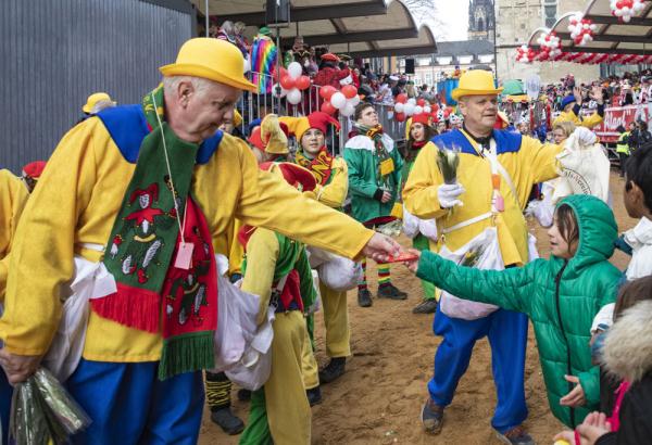 “玫瑰星期一”游行掀起德国科隆狂欢节高潮