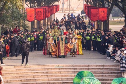 春节期间三星堆博物馆延时开放,沉浸式古蜀文化体验让游客重回三千年前古蜀国 春节期间三星堆博物馆延时开放,沉浸式古蜀文化体验让游客重回三千年前古蜀国