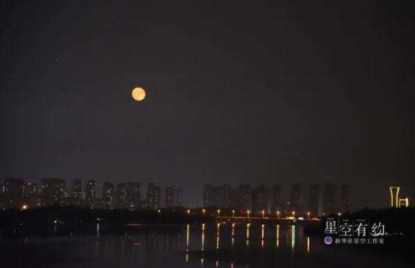 肉眼可见的浪漫！木星伴月，初六见！