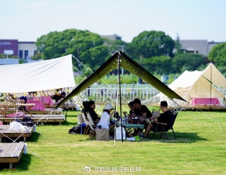 打卡《飞驰人生2》取景地,奉贤海边的“巴音布鲁克”年初五起开放 打卡《飞驰人生2》取景地,奉贤海边的“巴音布鲁克”年初五起开放
