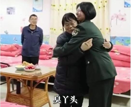 “张老师,现在换我来保护你!” “张老师,现在换我来保护你!”