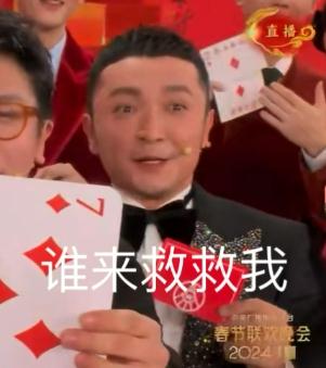 笑不活了~尼格买提卑微提问：“还要重播几次”？央视文艺：“再播亿次”！