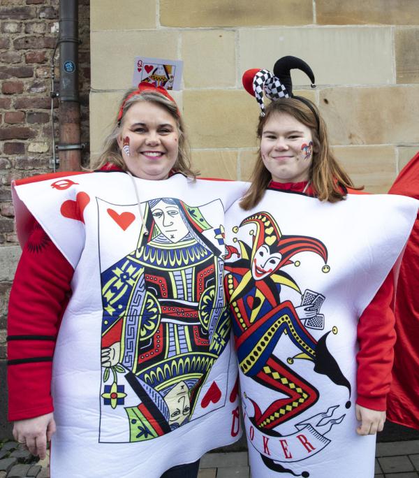 “玫瑰星期一”游行掀起德国科隆狂欢节高潮