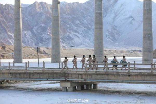 致敬！万家团圆背后的坚守