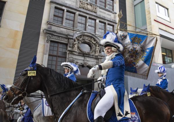 “玫瑰星期一”游行掀起德国科隆狂欢节高潮